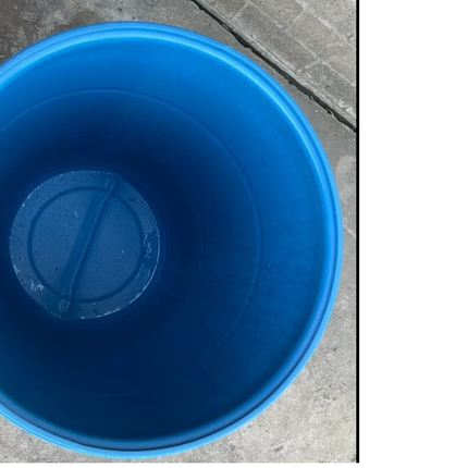 HALF PLASTIC DRUMS WITH BUNGS