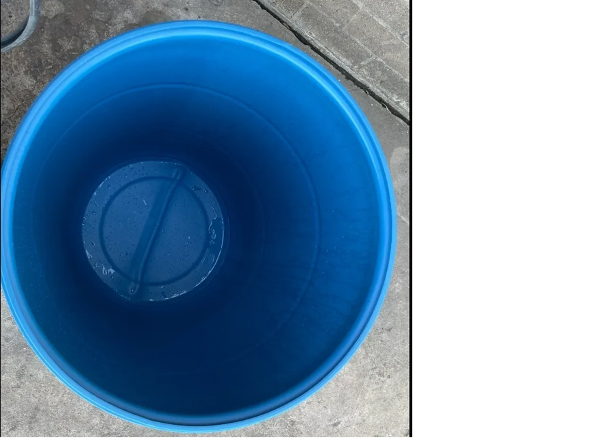 HALF PLASTIC DRUMS WITH BUNGS